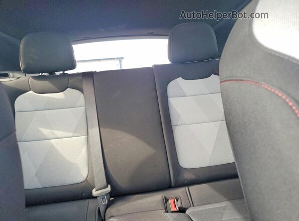 KL77LGEP9TC045913 2026 CHEVROLET TRAX Gray Widok tylnych siedzeń