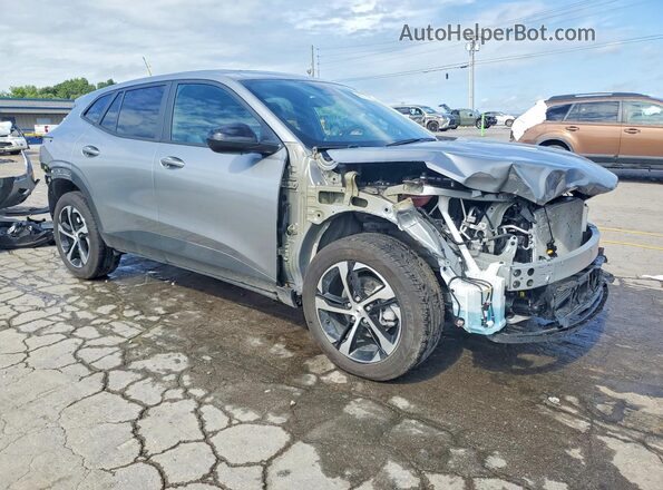 KL77LGEP9TC045913 2026 CHEVROLET TRAX Gray Przód prawy