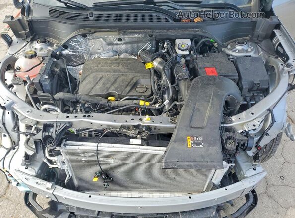 KL77LGEP9TC045913 2026 CHEVROLET TRAX Gray Widok komory silnika