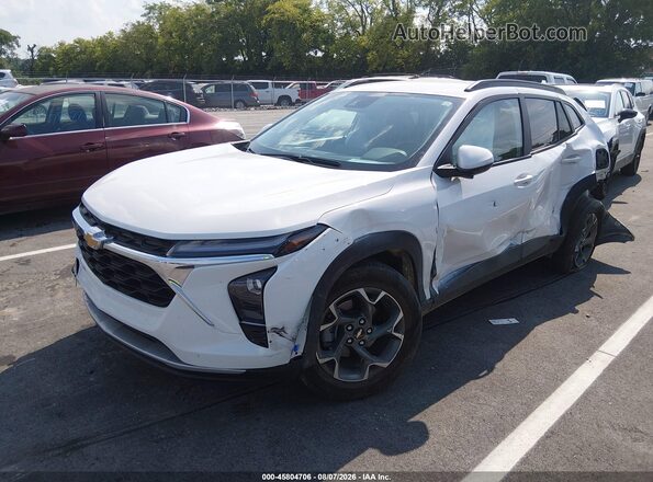 KL77LHE20RC108285 2024 CHEVROLET TRAX White Передня ліва чверть