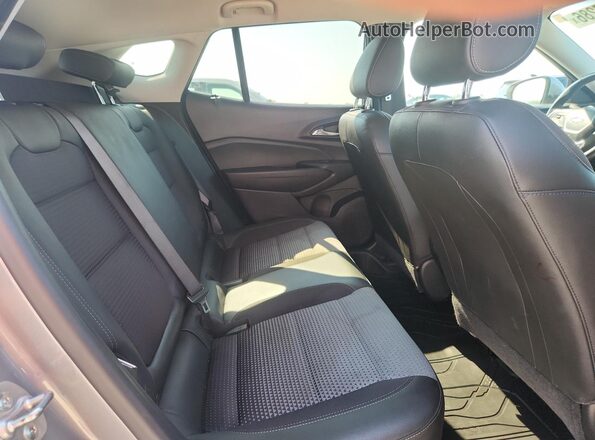 KL77LHE20RC244643 2024 CHEVROLET TRAX Gray Widok wnętrza z tyłu
