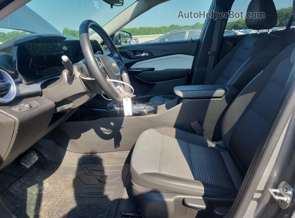 KL77LHE20RC244643 2024 CHEVROLET TRAX Gray Widok wnętrza z przodu