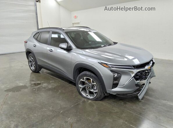 KL77LHE21RC077905 2024 CHEVROLET TRAX Silver Առջևի աջ
