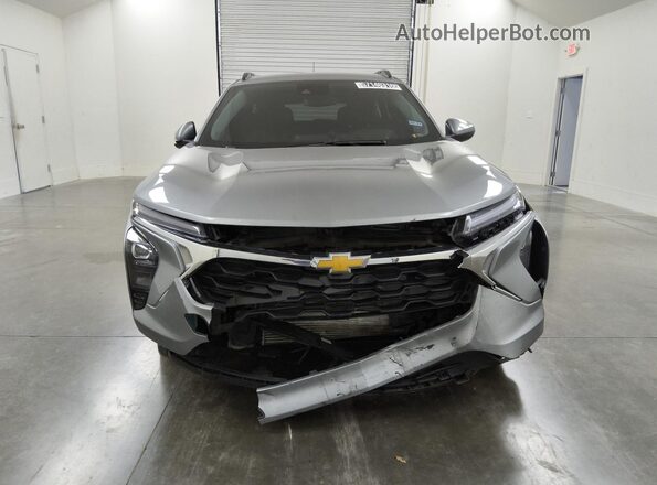 KL77LHE21RC077905 2024 CHEVROLET TRAX Silver Սալոնի 360 աստիճան տեսք