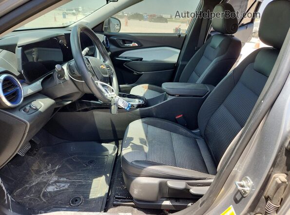 KL77LHE22RC144849 2024 CHEVROLET TRAX Silver Սալոնի դիմացի տեսք