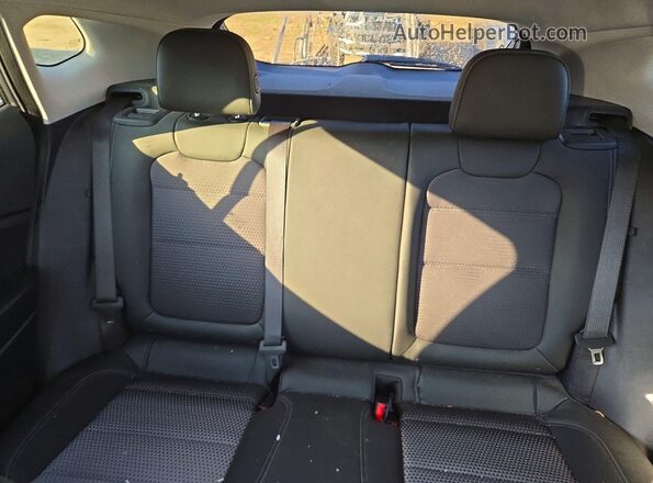 KL77LHE22SC198111 2025 CHEVROLET TRAX Gray Հետևի նստատեղերի տեսք