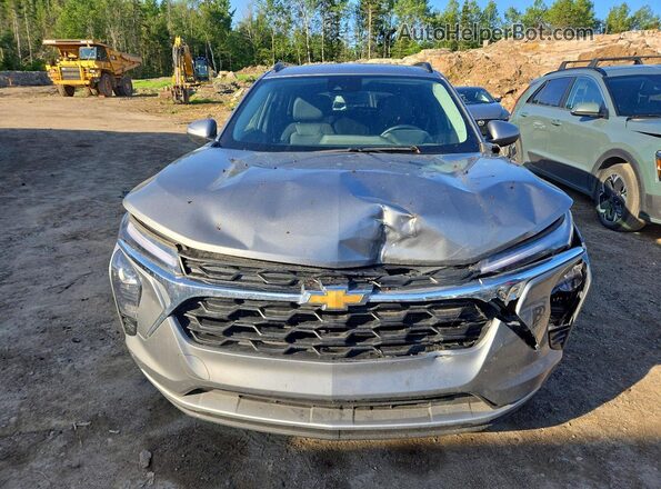 KL77LHE22SC198111 2025 CHEVROLET TRAX Gray Դիմացի տեսք