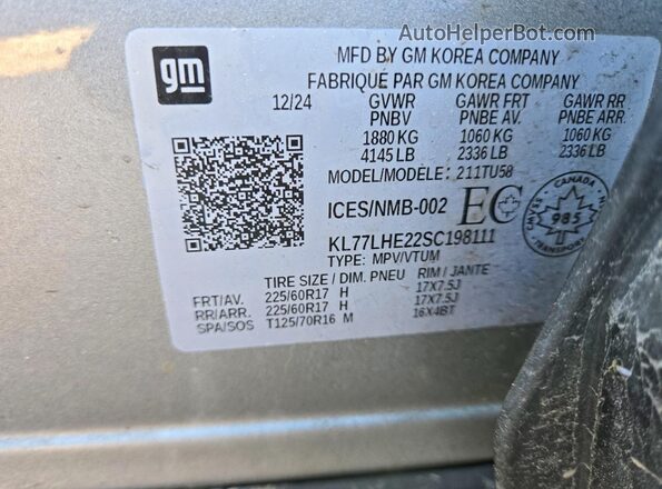 KL77LHE22SC198111 2025 CHEVROLET TRAX Gray VIN կոդի պիտակի տեսք