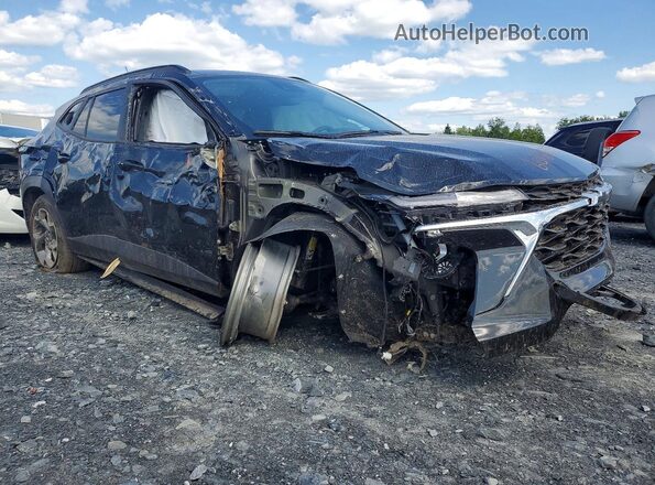 KL77LHE22TC029014 2026 CHEVROLET TRAX Black Widok naklejki z numerem VIN