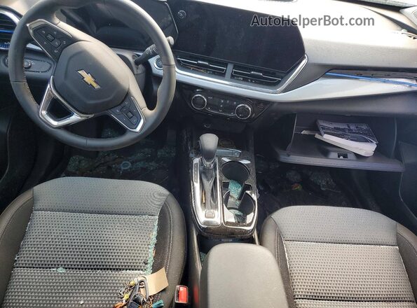KL77LHE22TC029014 2026 CHEVROLET TRAX Black Widok deski rozdzielczej