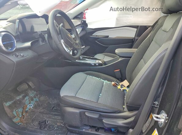 KL77LHE22TC029014 2026 CHEVROLET TRAX Black Widok wnętrza z przodu