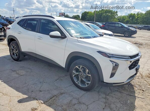 KL77LHE23RC018063 2024 CHEVROLET TRAX White Передня права чверть