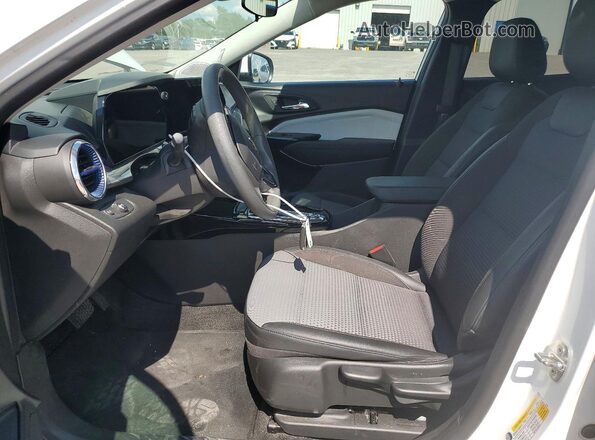 KL77LHE23RC018063 2024 CHEVROLET TRAX White Вид салону спереду