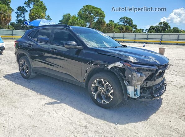 KL77LHE24RC101825 2024 CHEVROLET TRAX Черный Передняя правая четверть