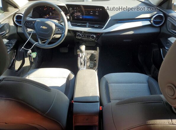 KL77LHE26RC246722 2024 CHEVROLET TRAX Red Vista del salpicadero