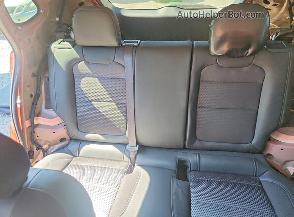 KL77LHE2XRC226148 2024 CHEVROLET TRAX Red Rear seats view