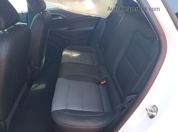 KL77LHEP0SC282052 2025 CHEVROLET TRAX White Vista interior trasera