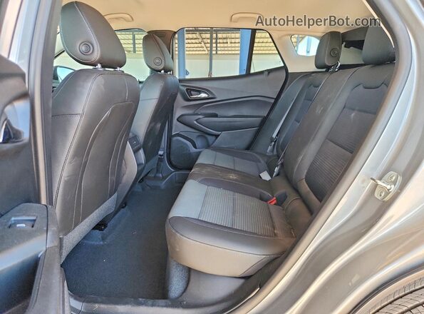KL77LHEP0TC094245 2026 CHEVROLET TRAX Серебряный Вид задней части салона