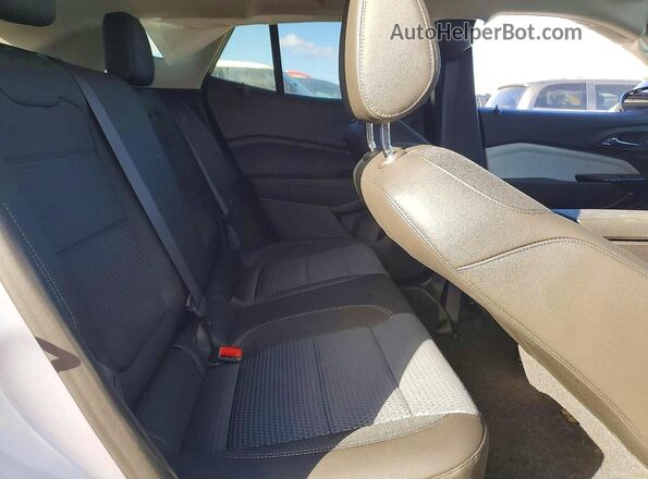 KL77LHEP1SC193168 2025 CHEVROLET TRAX White Vista interior trasera