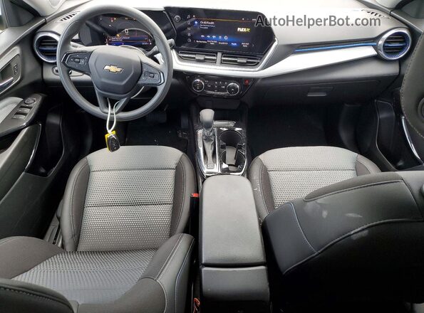 KL77LHEP1TC090768 2026 CHEVROLET TRAX White Առջևի վահանակի տեսք