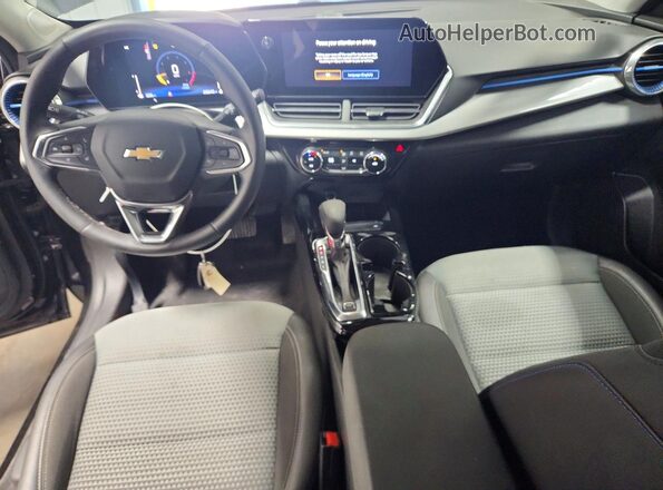 KL77LHEP2SC269805 2025 CHEVROLET TRAX Black Widok deski rozdzielczej