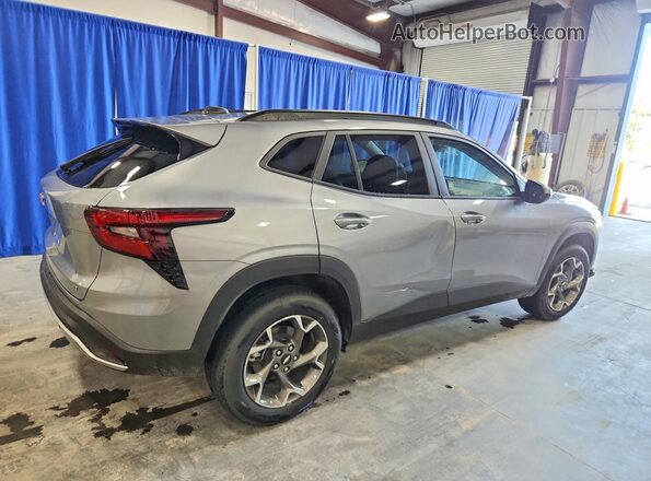 KL77LHEP2TC062249 2026 CHEVROLET TRAX Gray Trasero derecho