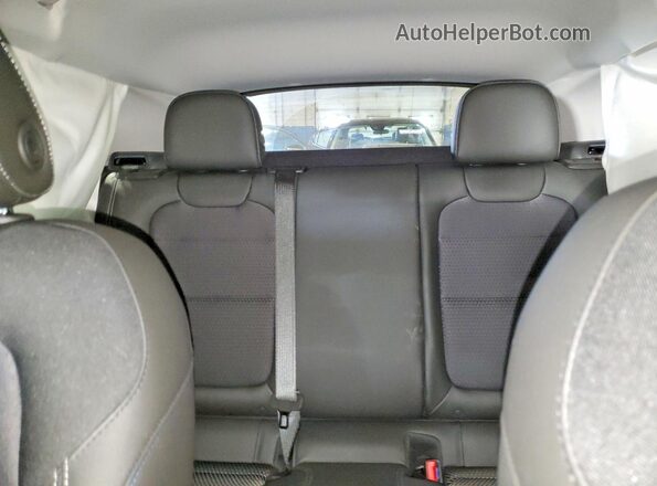 KL77LHEP2TC081142 2026 CHEVROLET TRAX Black Vista de los asientos traseros