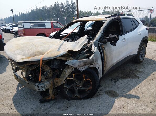 KL77LHEP3SC037181 2025 CHEVROLET TRAX White წინა მარცხენა ხედი სამი მეოთხედიდან