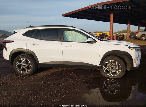 KL77LHEP3SC185797 2025 CHEVROLET TRAX White Вид задньої частини салону
