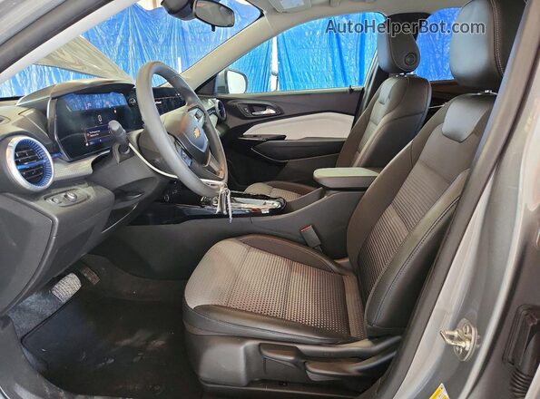 KL77LHEP3SC202727 2025 CHEVROLET TRAX Gray Вид салону спереду