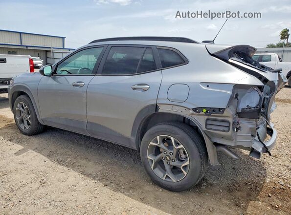 KL77LHEP3SC209838 2025 CHEVROLET TRAX Gray Trasero izquierdo
