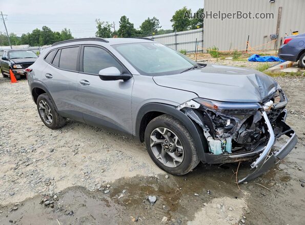 KL77LHEP3SC307462 2025 CHEVROLET TRAX Gray Front right