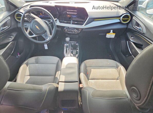 KL77LHEP3SC308594 2025 CHEVROLET TRAX White Առջևի վահանակի տեսք