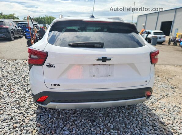 KL77LHEP3SC308594 2025 CHEVROLET TRAX White Հետևի տեսք