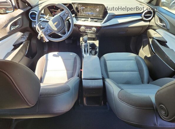 KL77LHEP3TC101821 2026 CHEVROLET TRAX Black Widok deski rozdzielczej