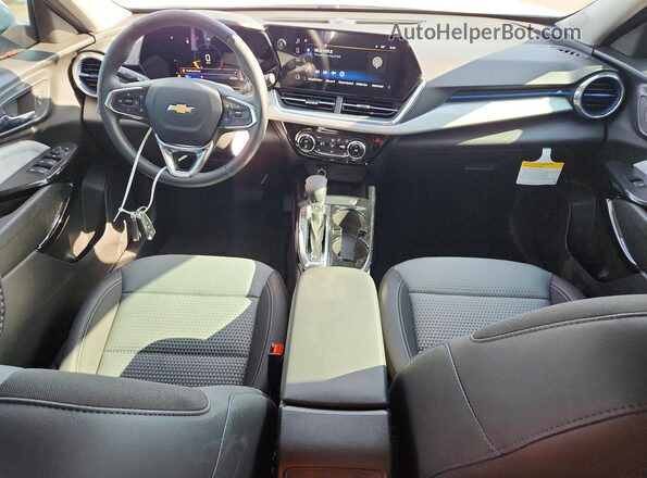 KL77LHEP3TC138433 2026 CHEVROLET TRAX White Առջևի վահանակի տեսք