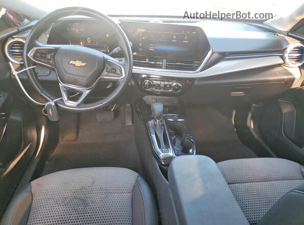 KL77LHEP4SC266808 2025 CHEVROLET TRAX Burgundy Առջևի վահանակի տեսք