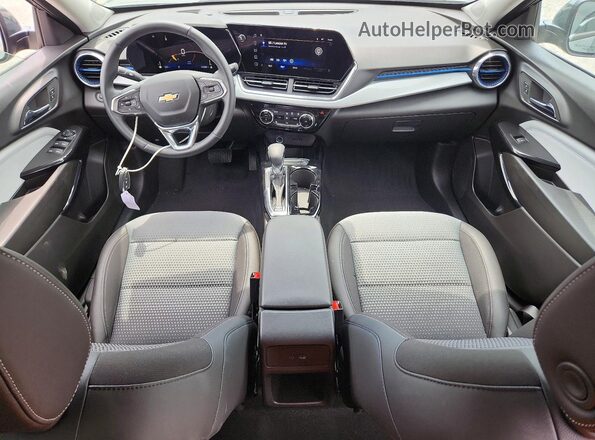 KL77LHEP4SC326084 2025 CHEVROLET TRAX Gray Vista del salpicadero