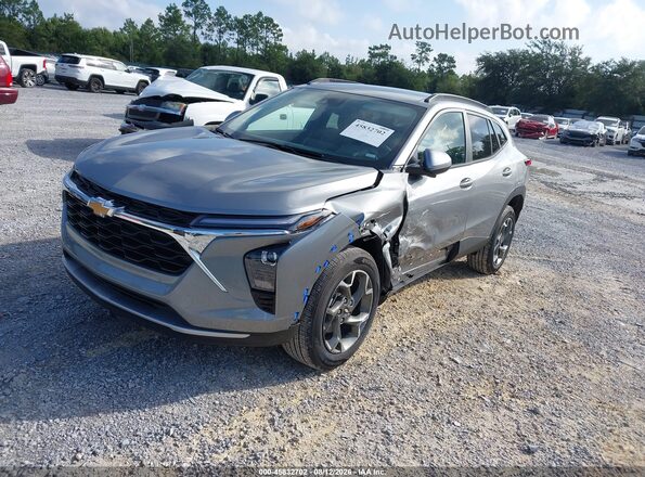 KL77LHEP4TC087573 2026 CHEVROLET TRAX Silver წინა მარცხენა ხედი სამი მეოთხედიდან