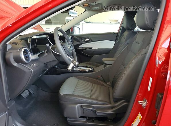 KL77LHEP4TC126873 2026 CHEVROLET TRAX Red წინა სალონის ხედი