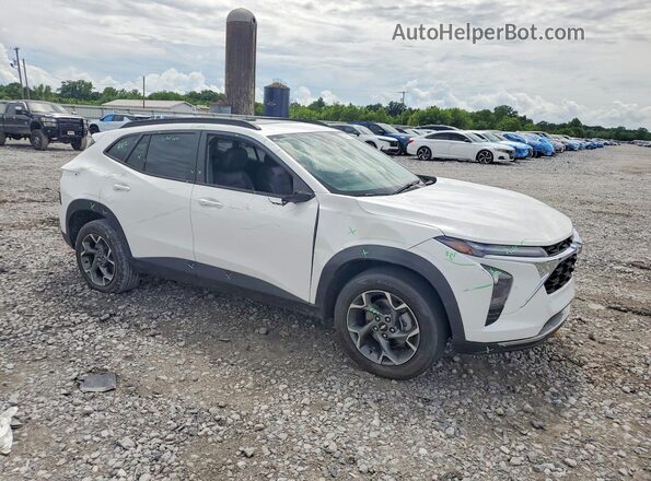 KL77LHEP5SC008779 2025 CHEVROLET TRAX White Delantero derecho