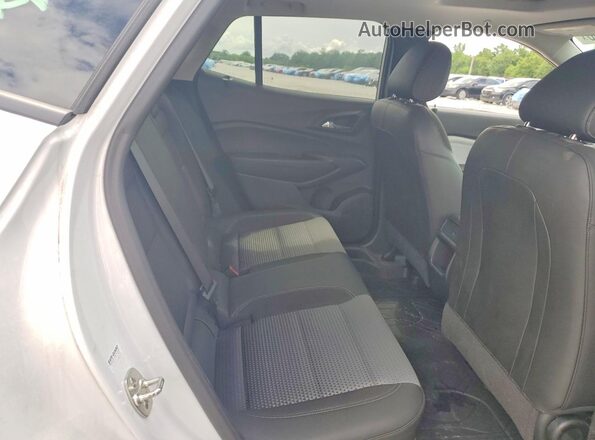 KL77LHEP5SC008779 2025 CHEVROLET TRAX White Vista de los asientos traseros