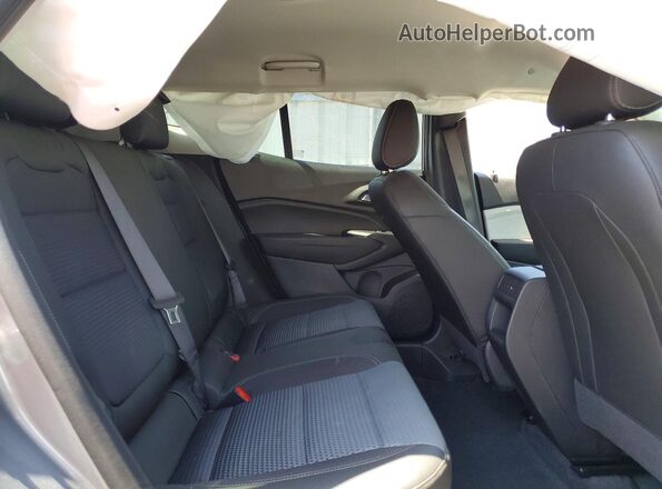 KL77LHEP5SC239603 2025 CHEVROLET TRAX Серебряный Вид задней части салона