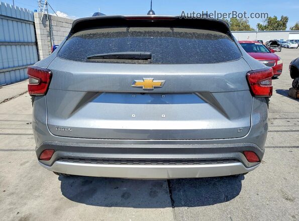 KL77LHEP5SC239603 2025 CHEVROLET TRAX Серебряный Вид сзади