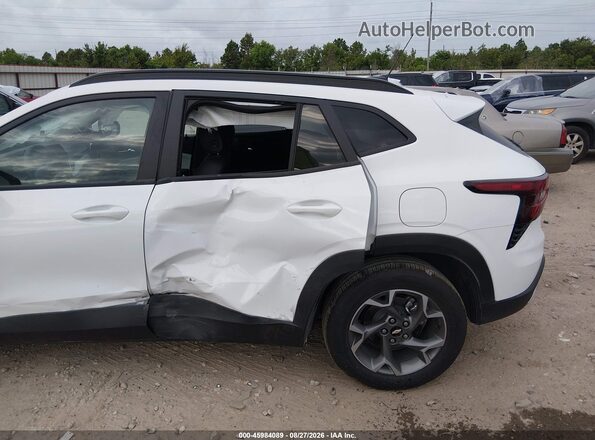 KL77LHEP5TC056607 2026 CHEVROLET TRAX Белый Вид спереди
