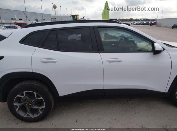 KL77LHEP5TC056607 2026 CHEVROLET TRAX Белый Вид задней части салона