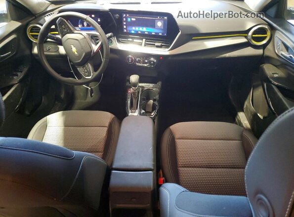 KL77LHEP6SC324353 2025 CHEVROLET TRAX Green წინა პანელის ხედი