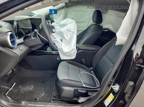 KL77LHEP6TC030257 2026 CHEVROLET TRAX Black Widok wnętrza z przodu