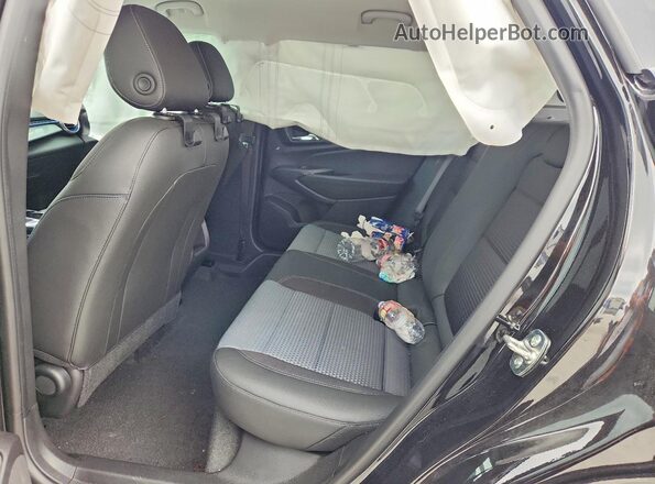 KL77LHEP6TC030257 2026 CHEVROLET TRAX Black Widok wnętrza z tyłu