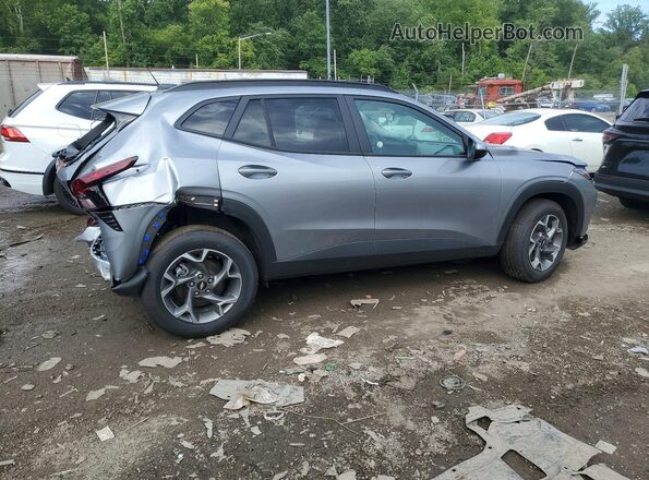 KL77LHEP6TC130245 2026 CHEVROLET TRAX Gray Front right